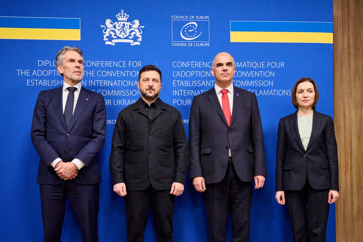 Group photo of the quadrilateral meeting with Dick Schoof, Prime Minister of the Netherlands, Volodymyr Zelensky, President of Ukraine, and Maia Sandu, President of the Republic of Moldova