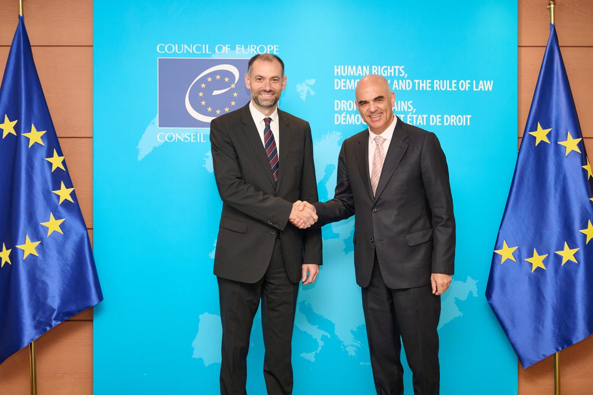 Deposit by the Republic of Moldova of the instrument of ratification of the Convention establishing an International Claims Commission for Ukraine, with Ambassador Victor Lăpușneanu