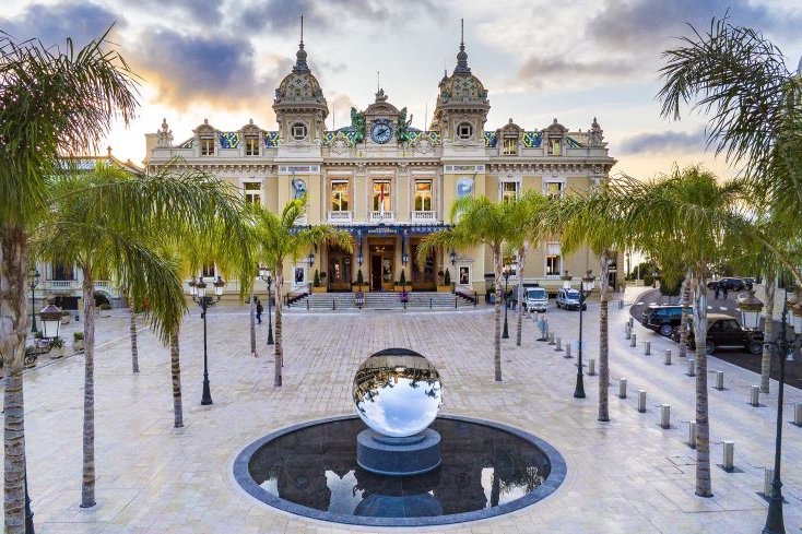 La place du Casino à Monaco, État qui exerce la présidence du Comité des Ministres