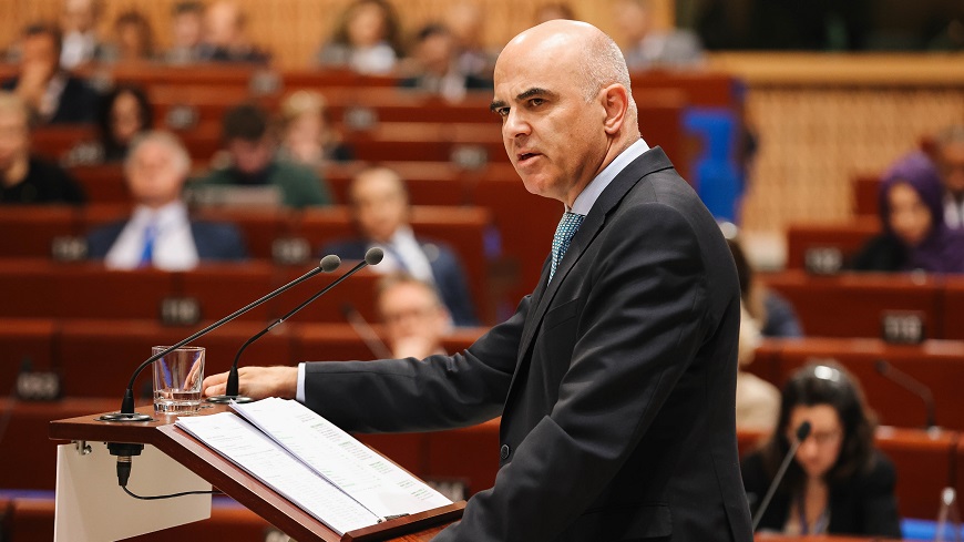 Le Secrétaire Général appelle au renforcement de la démocratie et du dialogue dans son discours à l'Assemblée parlementaire