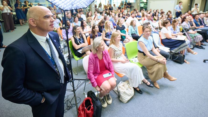 Rajeunir la politique et tenir les promesses d’égalité et de participation : l’événement « Innover la démocratie : la jeunesse en action ! » se tient à Strasbourg